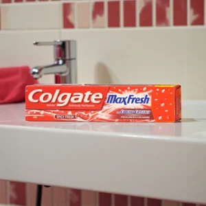 Colgate Max Fresh Spicy Fresh Toothpaste 100ml – red packaging with bold white Colgate logo, spicy flavour text, and cooling crystals design.